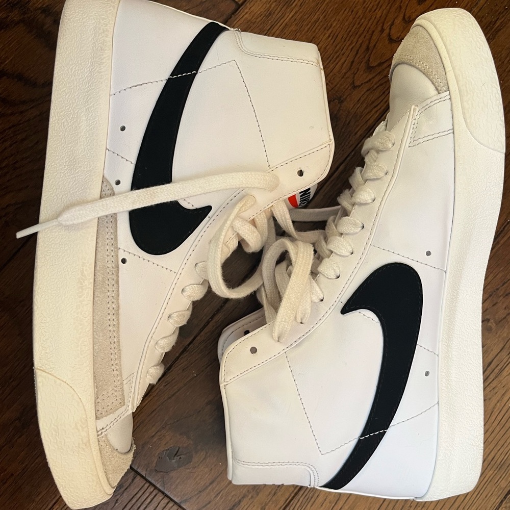 Nike womens blazer mid 77 shoes